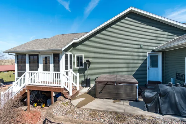 $649,900 | N7133 Sunrise Lane, Holland, WI 54636