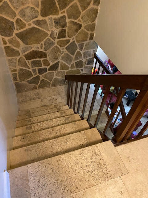 127 Woodland Road Palm Springs, FL 33461 - Photo 9 of 11 a bathroom with a bathtub