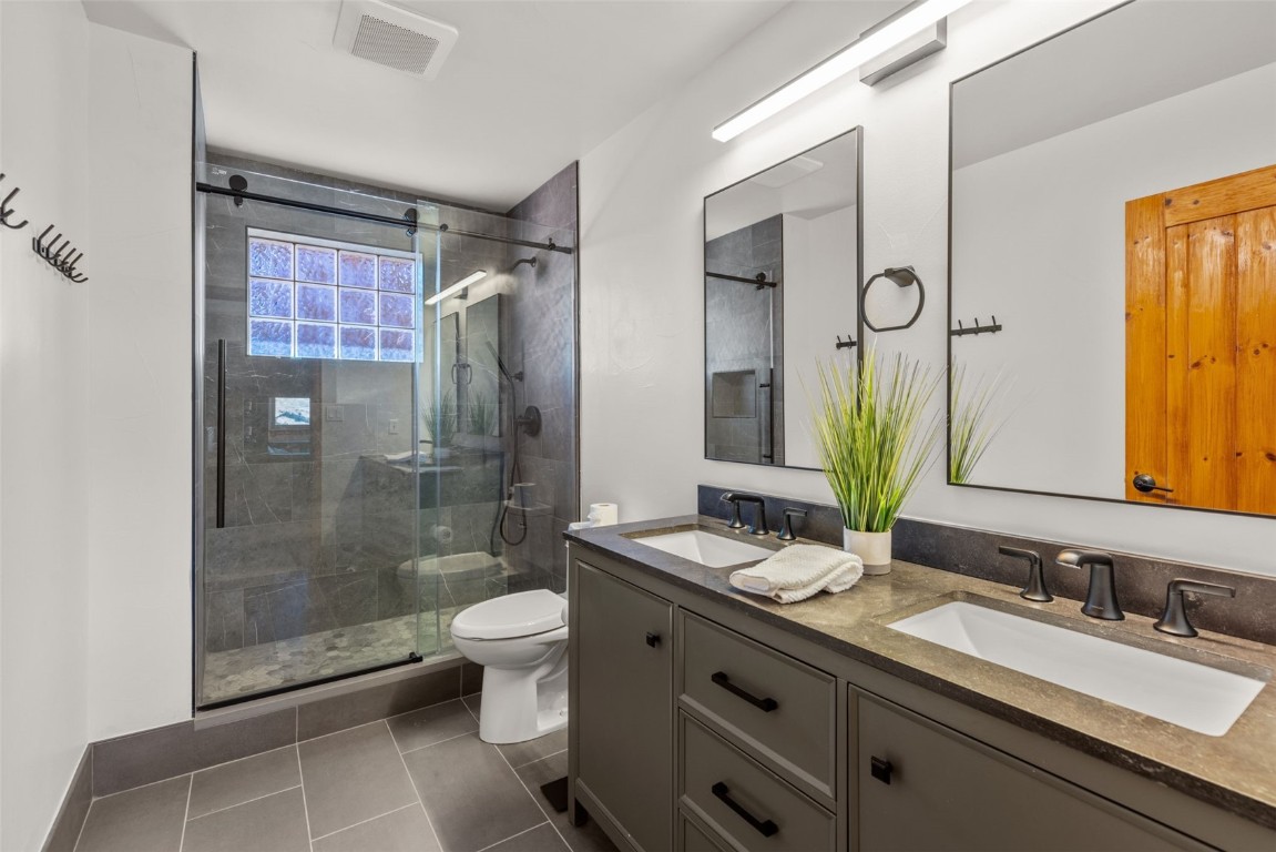 142 Lookout Ridge Drive Dillon, CO 80435 - Photo 27 of 39 Bathroom