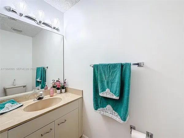$545,000 | 5043 Pointe Emerald Lane, Boca Raton, FL 33431