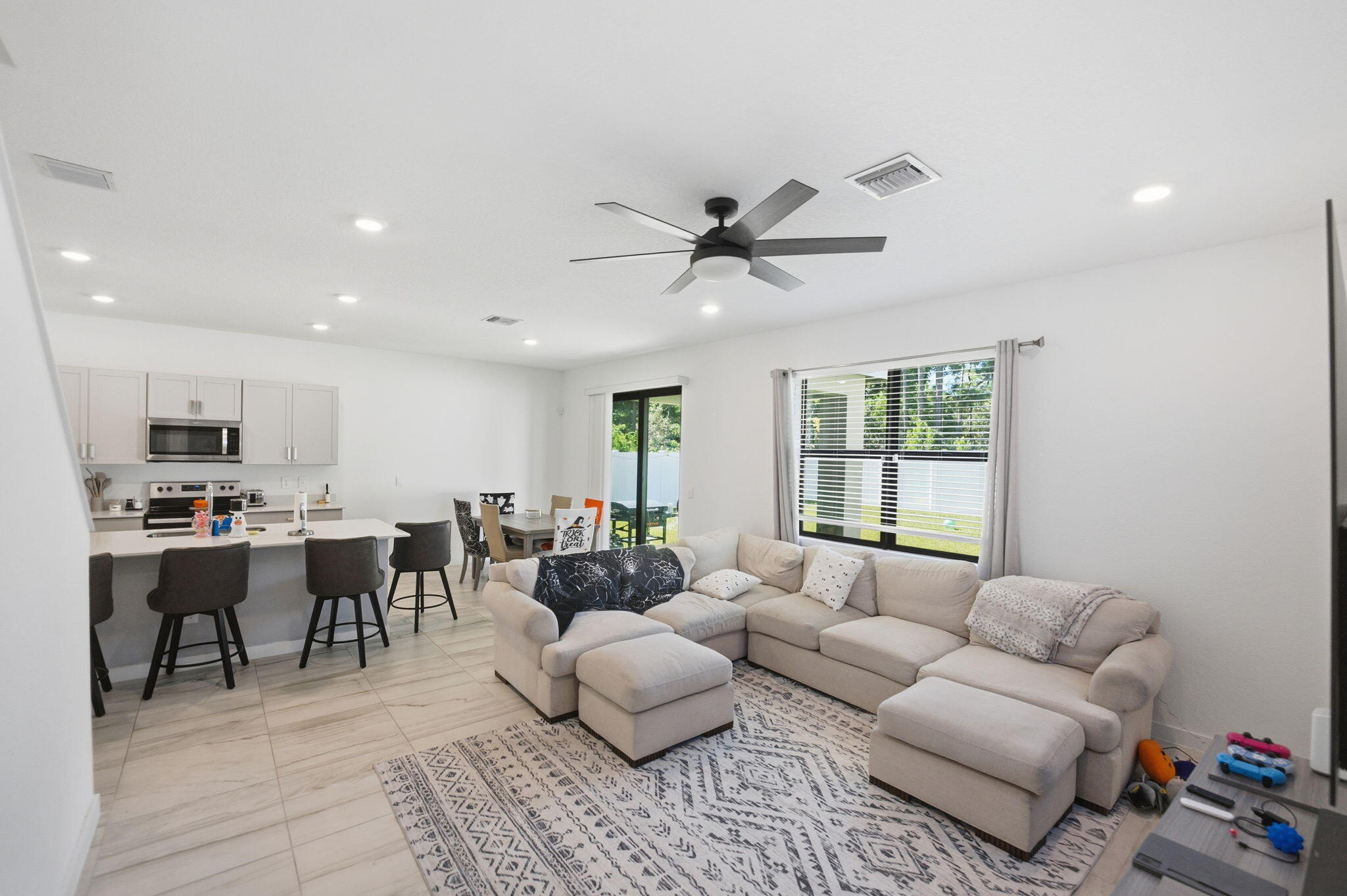 6016 Southeast Violet Lane Stuart, FL 34997 - Photo 4 of 33 1000025363