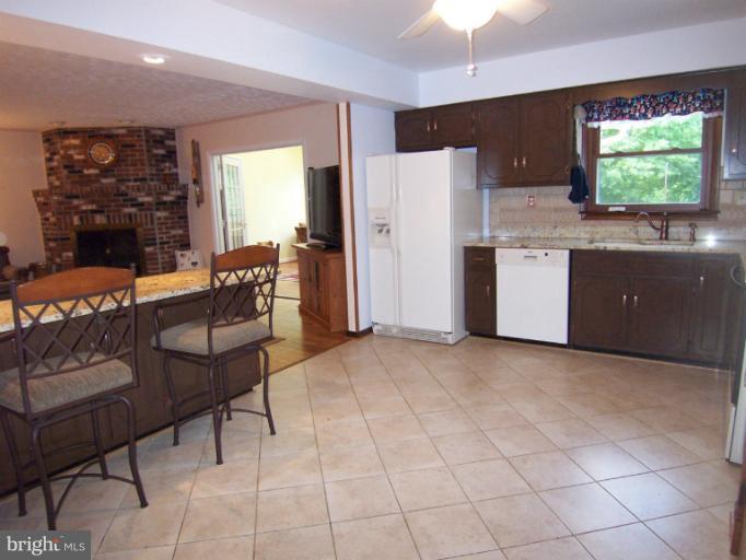 7232 Morgan Road Woodbine, MD 21797 - Photo 25 of 26 Kitchen has Granite Breakfast Bar