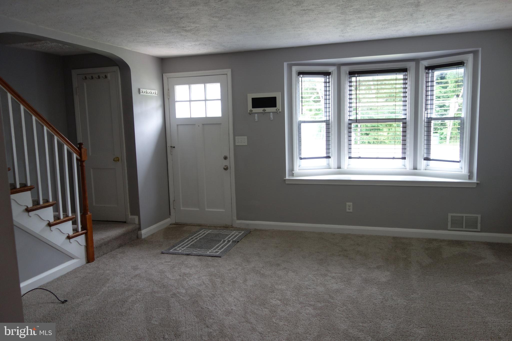 6641 Frederick Road Catonsville, MD 21228 - Photo 8 of 16 Living Room