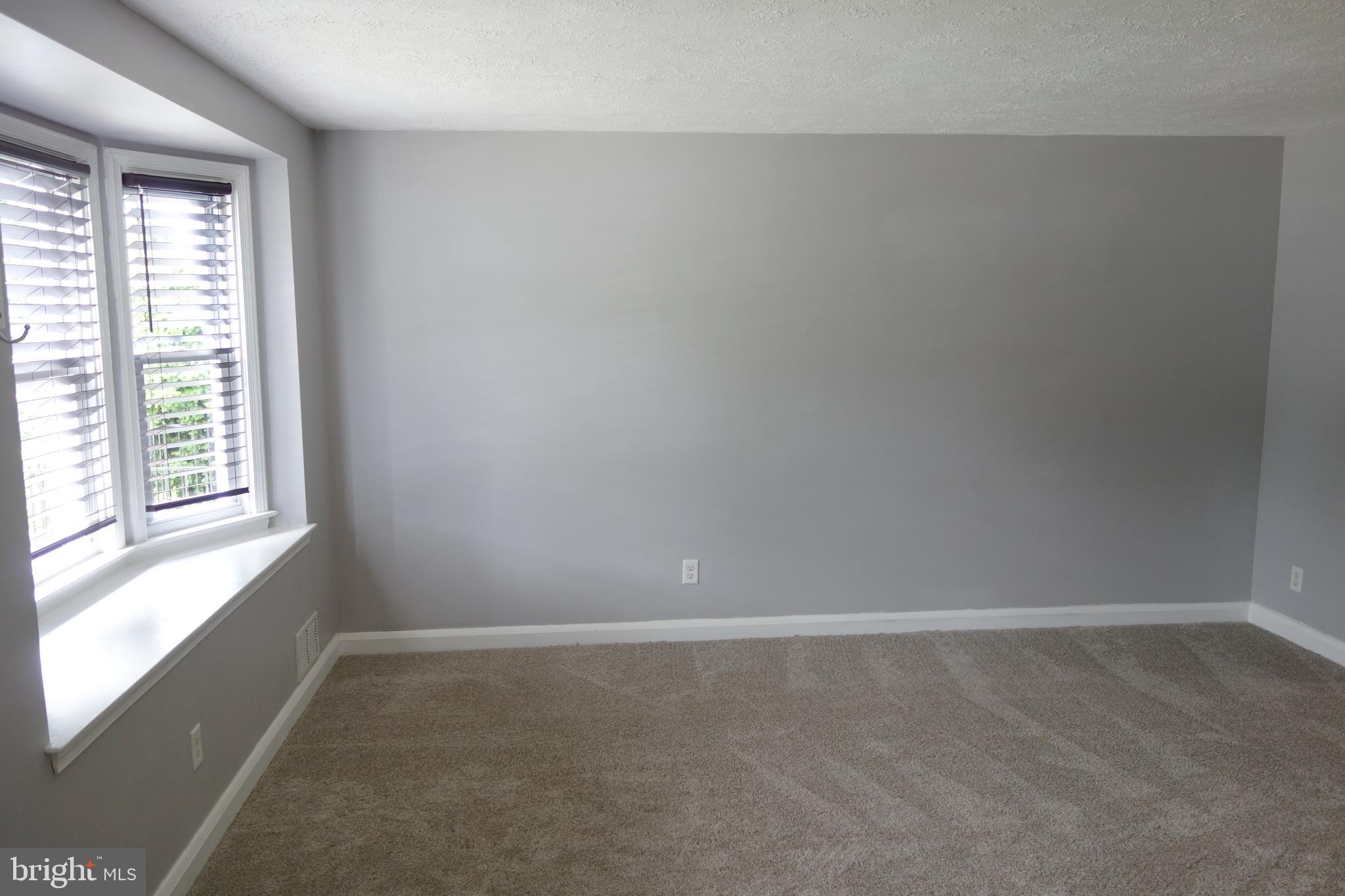 6641 Frederick Road Catonsville, MD 21228 - Photo 9 of 16 Living Room