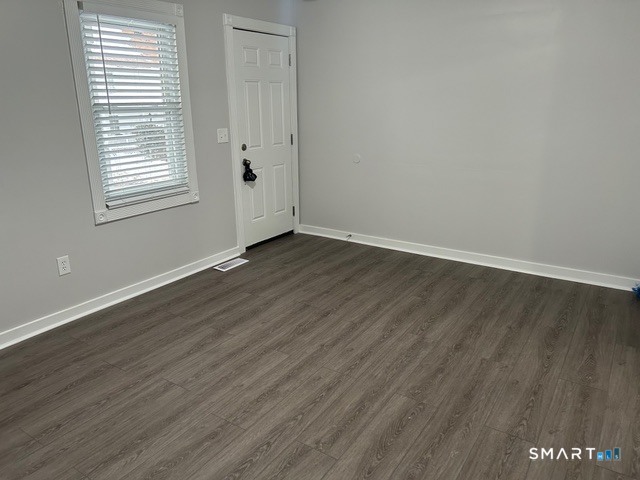 251 Cove Road Stamford, CT 06902 - Photo 2 of 26 Entrance to living Room from front door. 251