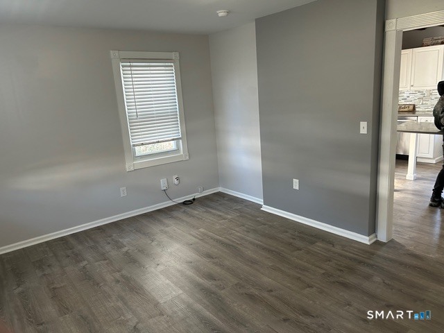 251 Cove Road Stamford, CT 06902 - Photo 3 of 26