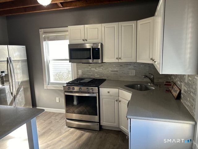 251 Cove Road Stamford, CT 06902 - Photo 4 of 26 Newly Remodeled kitchen