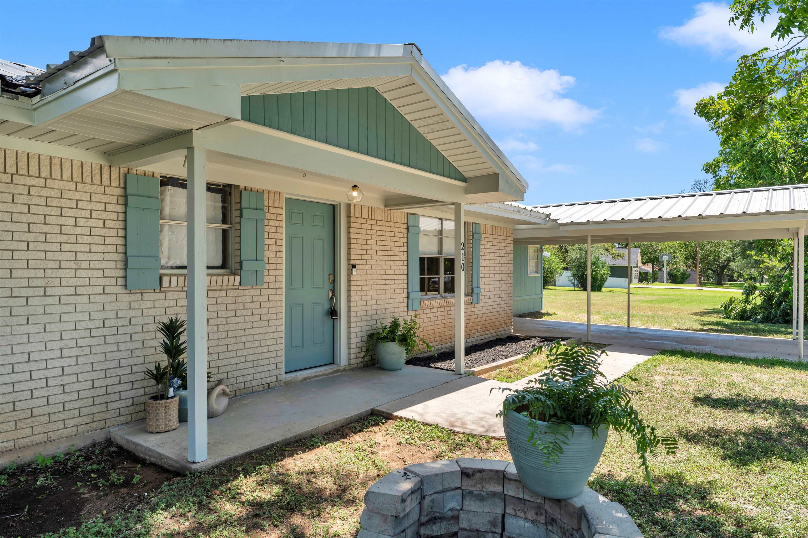 210 Robin Road Highland Haven, TX 78654 - Photo 5 of 35 Gallery Image 5
