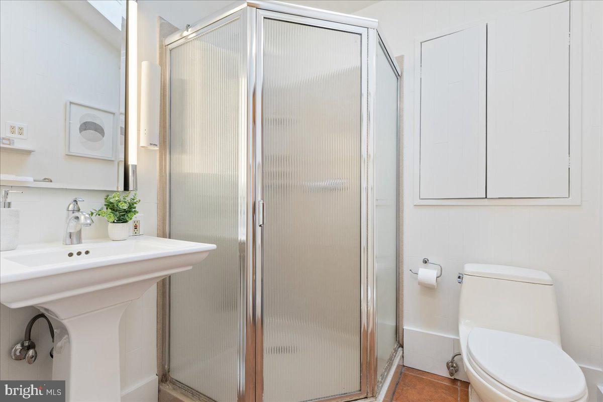 165 Heather Lane Princeton, NJ 08540 - Photo 17 of 28 a bathroom with a sink a toilet and shower