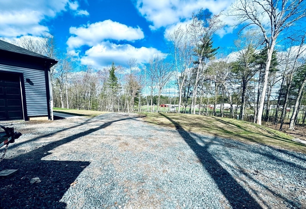 134 Russellville Road Westfield, MA 01085 - Photo 4 of 26