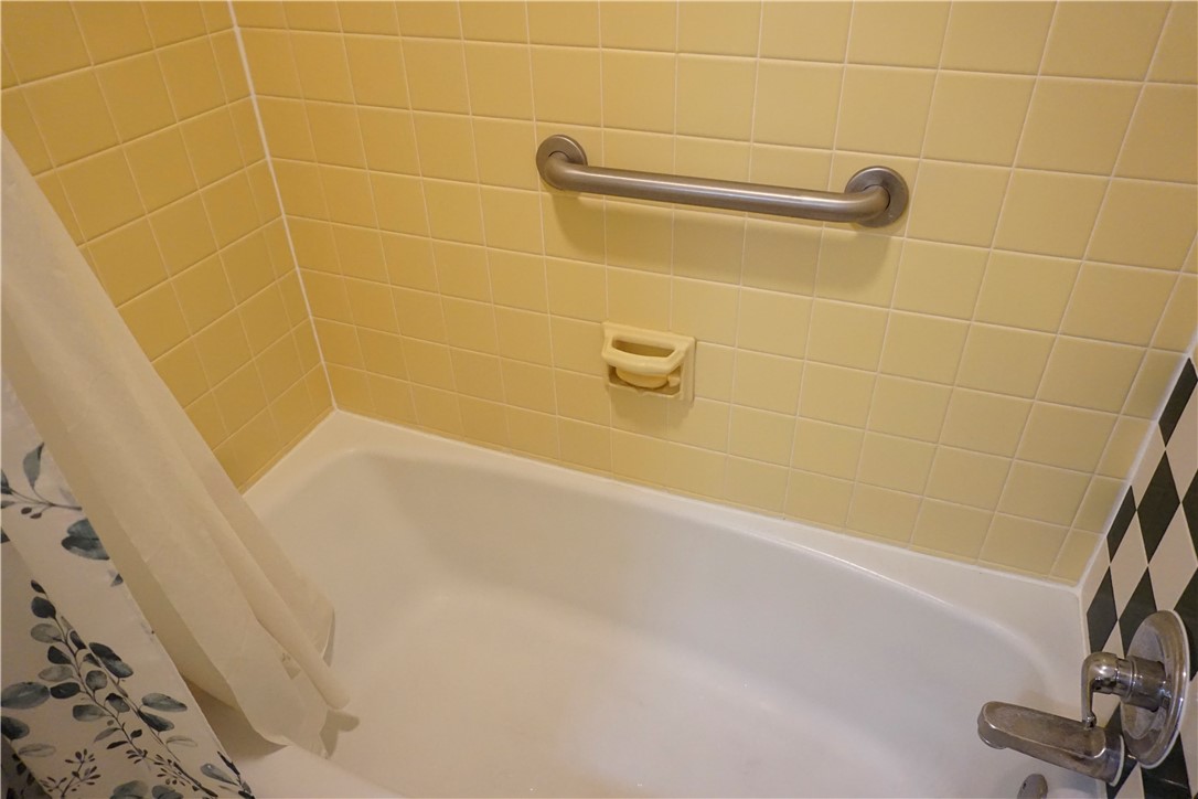 800 Euclid Avenue Waycross, GA 31501 - Photo 11 of 19 Additional bath view