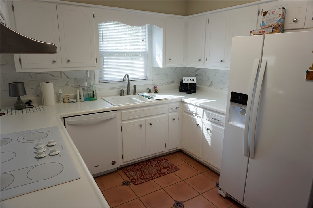 800 Euclid Avenue Waycross, GA 31501 - Photo 3 of 19 Kitchen