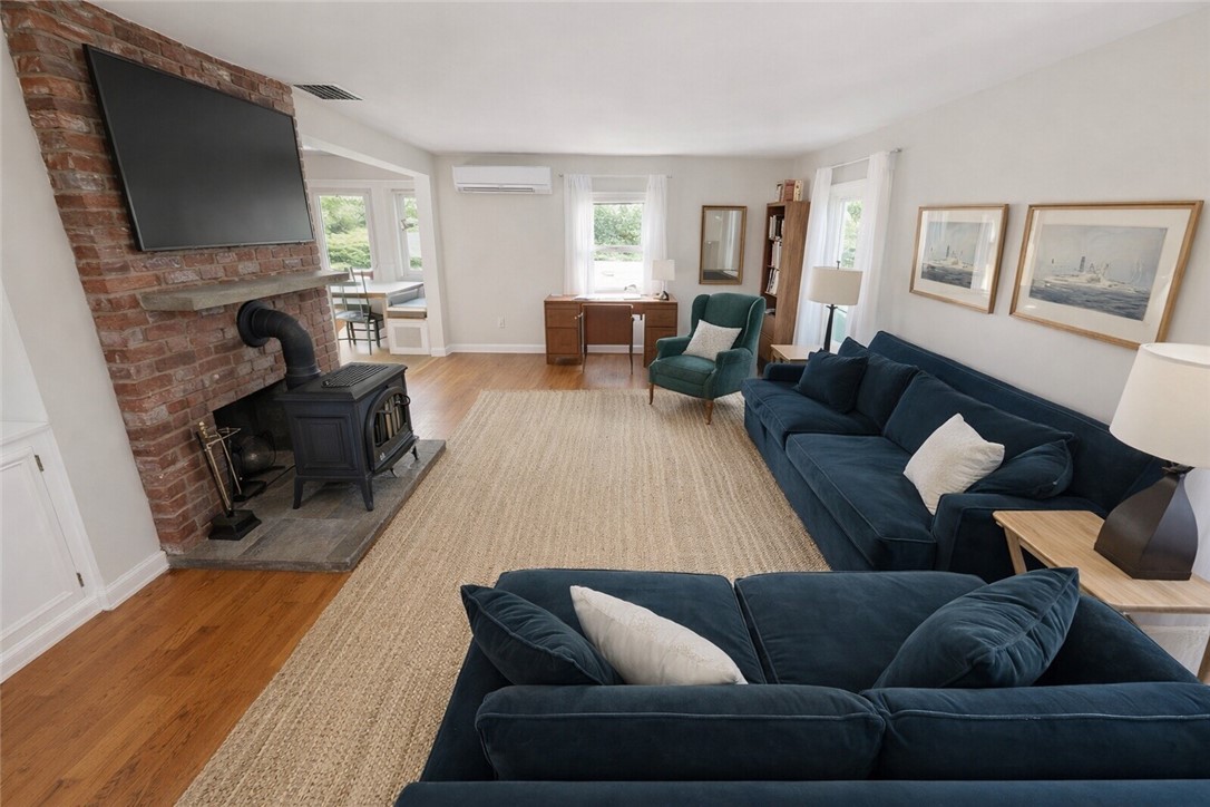 400 3rd Beach Road Middletown, RI 02842 - Photo 2 of 11