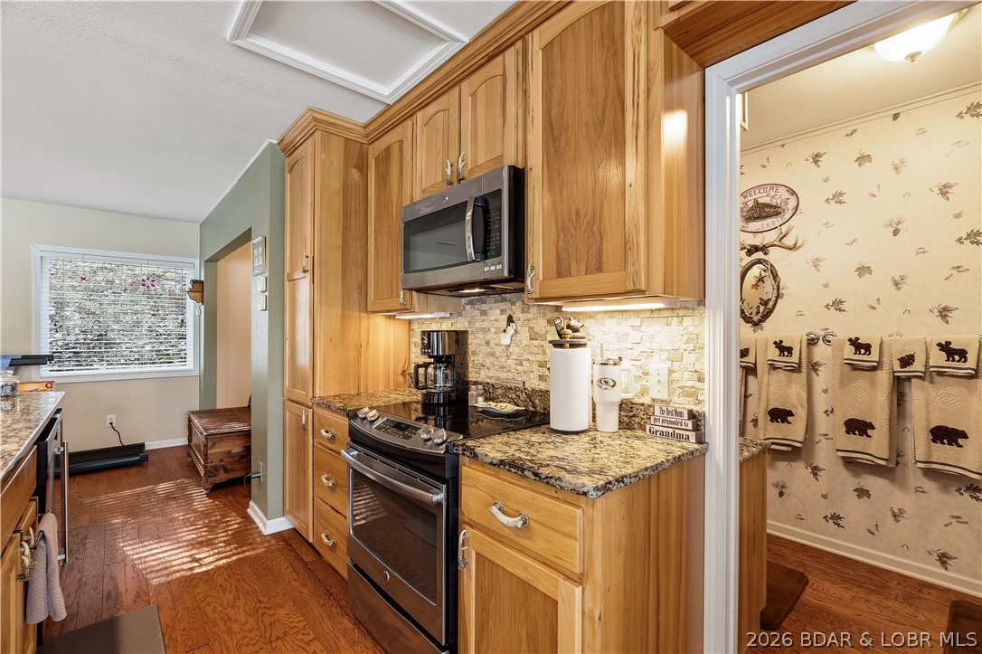 30501 Buchanan Road Stover, MO 65078 - Photo 67 of 80 nice cabinets and countertops