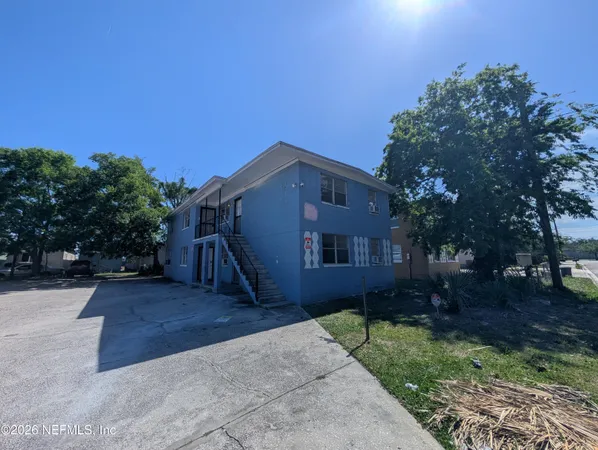 a house view with a backyard space