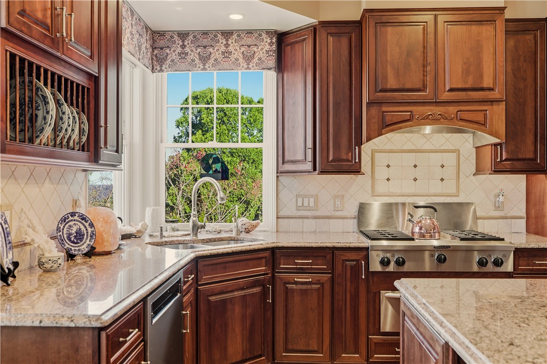 121 Seaside Drive Jamestown, RI 02835 - Photo 12 of 39