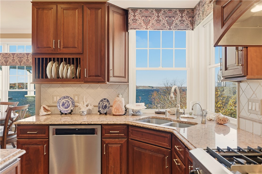 121 Seaside Drive Jamestown, RI 02835 - Photo 9 of 39