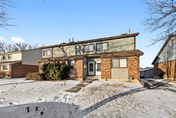 $300,000 | 656 Rosner Drive, Unit 656, Roselle, IL 60172