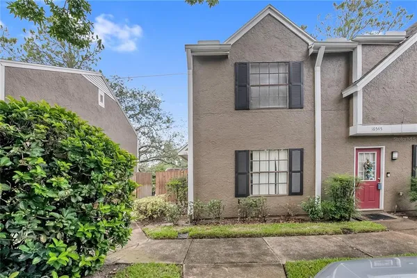 $200,000 | 16547 Lake Brigadoon Circle, Tampa, FL 33618