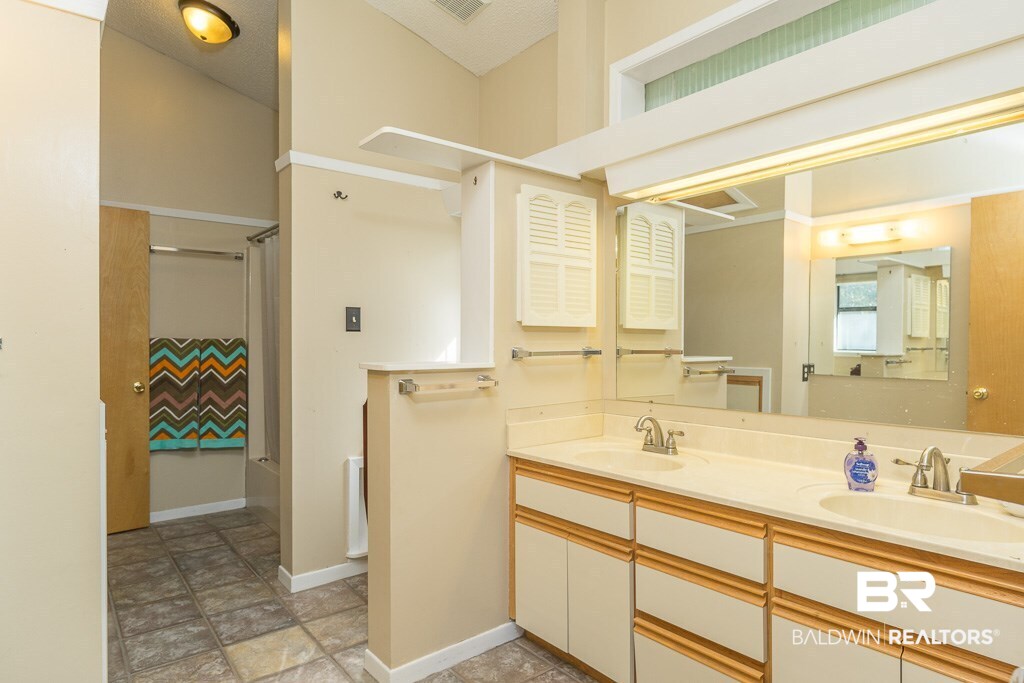 14383 Riverside Drive Magnolia Springs, AL 36555 - Photo 15 of 35 Bath