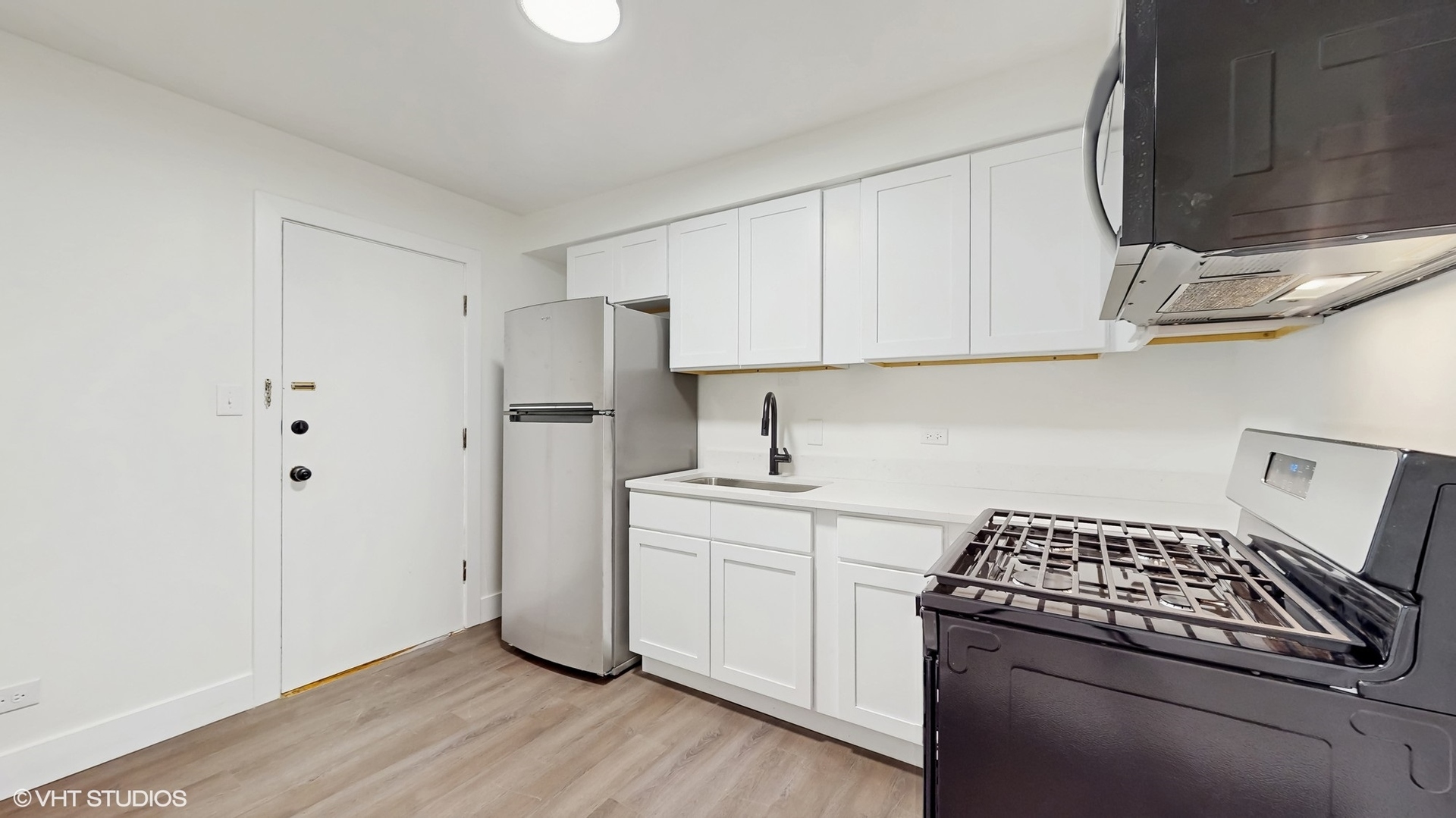 10350 Michael Todd Terrace, Unit 2S Glenview, IL 60025 - Photo 8 of 15 a kitchen with a stove and a refrigerator
