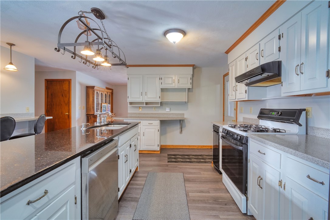 42 Kiley Way Coventry, RI 02816 - Photo 4 of 43