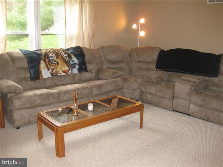 1425 Kulp Road Pottstown, PA 19465 - Photo 3 of 12 Living Room