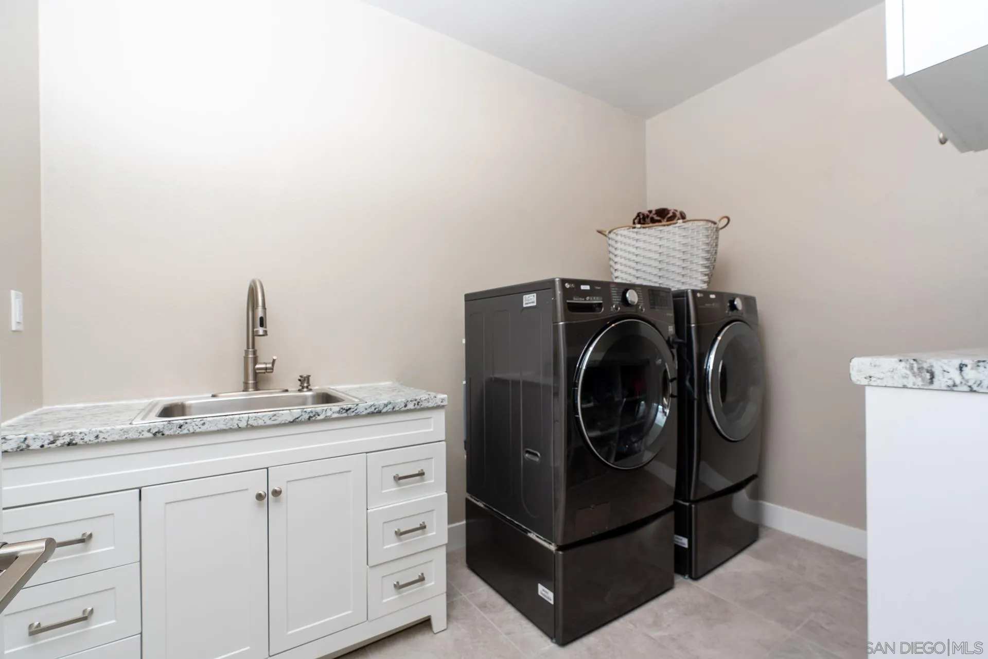 1712 Starlight Avenue Beaumont, CA 92223 - Photo 48 of 69 a utility room with dryer and washer