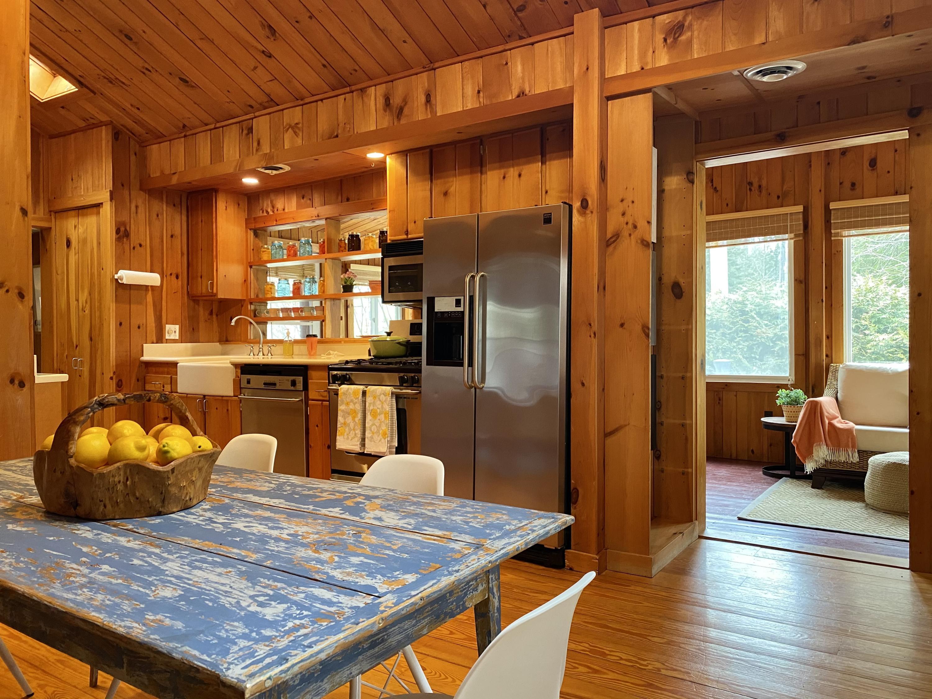Dining to Kitchen