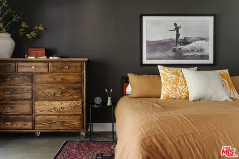 $1,995,000 | 5813 El Canon Avenue, Woodland Hills, CA 91367