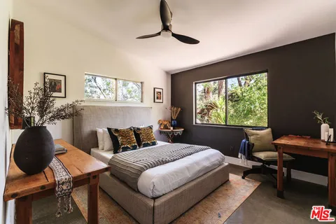 $1,995,000 | 5813 El Canon Avenue, Woodland Hills, CA 91367