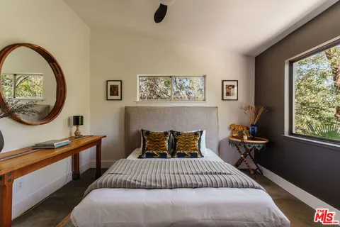 $1,995,000 | 5813 El Canon Avenue, Woodland Hills, CA 91367