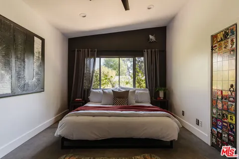 $1,995,000 | 5813 El Canon Avenue, Woodland Hills, CA 91367