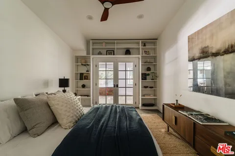 $1,995,000 | 5813 El Canon Avenue, Woodland Hills, CA 91367