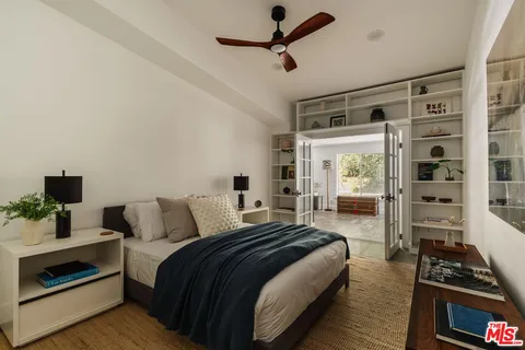 $1,995,000 | 5813 El Canon Avenue, Woodland Hills, CA 91367