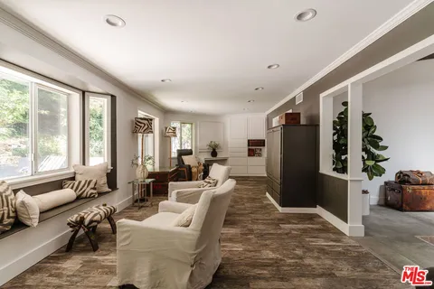 $1,995,000 | 5813 El Canon Avenue, Woodland Hills, CA 91367