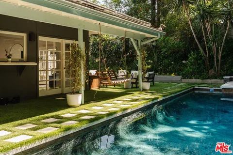 $1,995,000 | 5813 El Canon Avenue, Woodland Hills, CA 91367