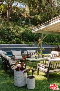 $1,995,000 | 5813 El Canon Avenue, Woodland Hills, CA 91367