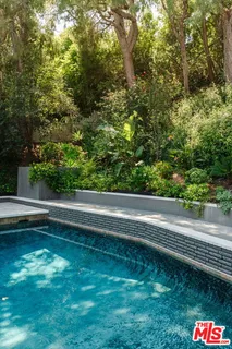 $1,995,000 | 5813 El Canon Avenue, Woodland Hills, CA 91367