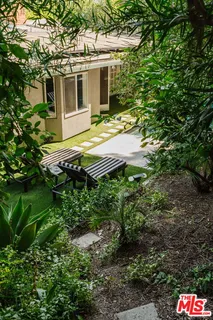 $1,995,000 | 5813 El Canon Avenue, Woodland Hills, CA 91367