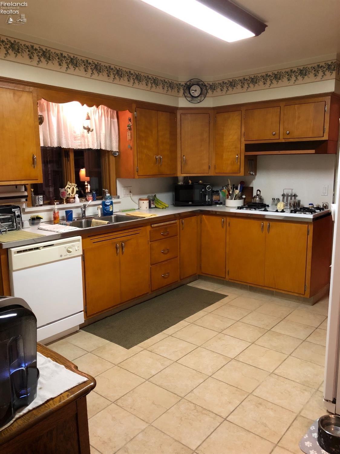 1207 Taylor Road Sandusky, OH 44870 - Photo 11 of 25 Gallery Image 11