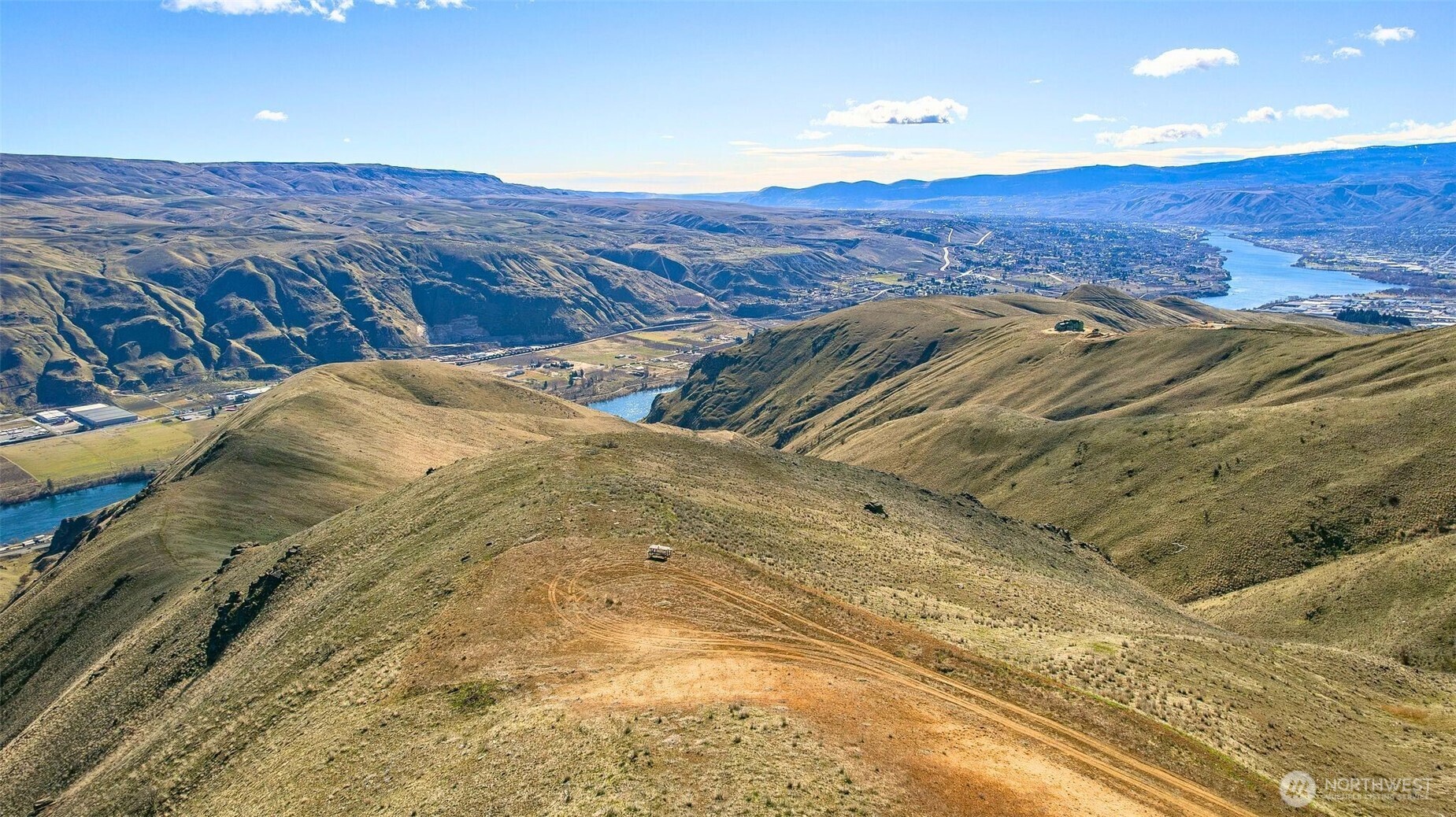 6971 Burch Mountain Road Wenatchee, WA 98801 - Photo 2 of 20