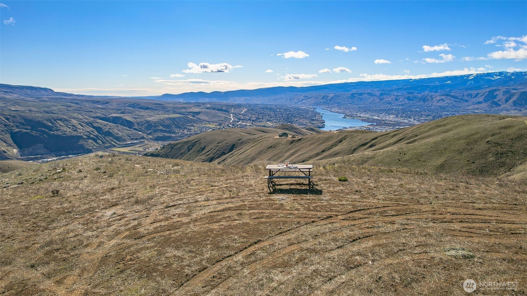 6971 Burch Mountain Road Wenatchee, WA 98801 - Photo 5 of 20