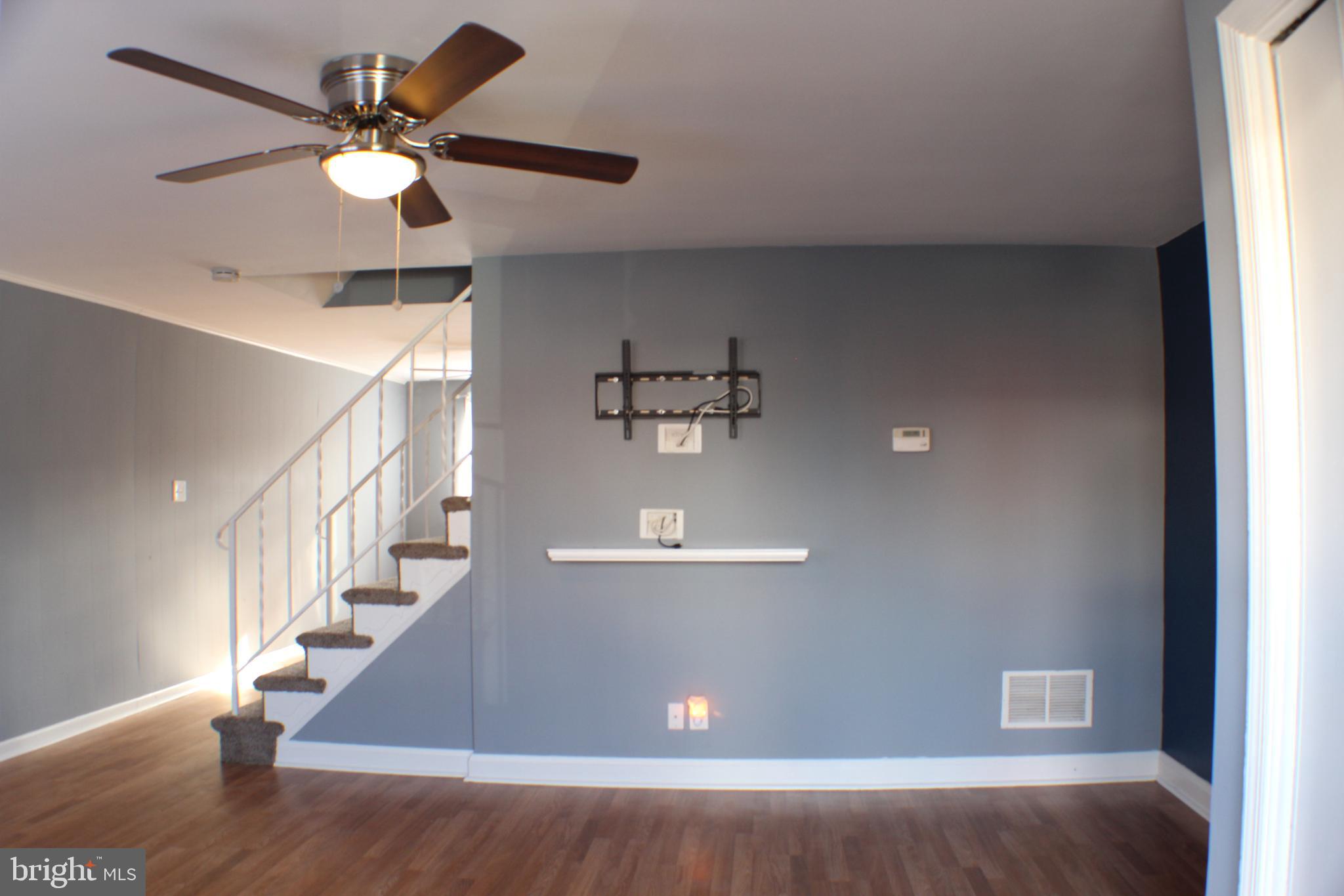 7835 Harold Road Baltimore, MD 21222 - Photo 3 of 30 Living room entrance