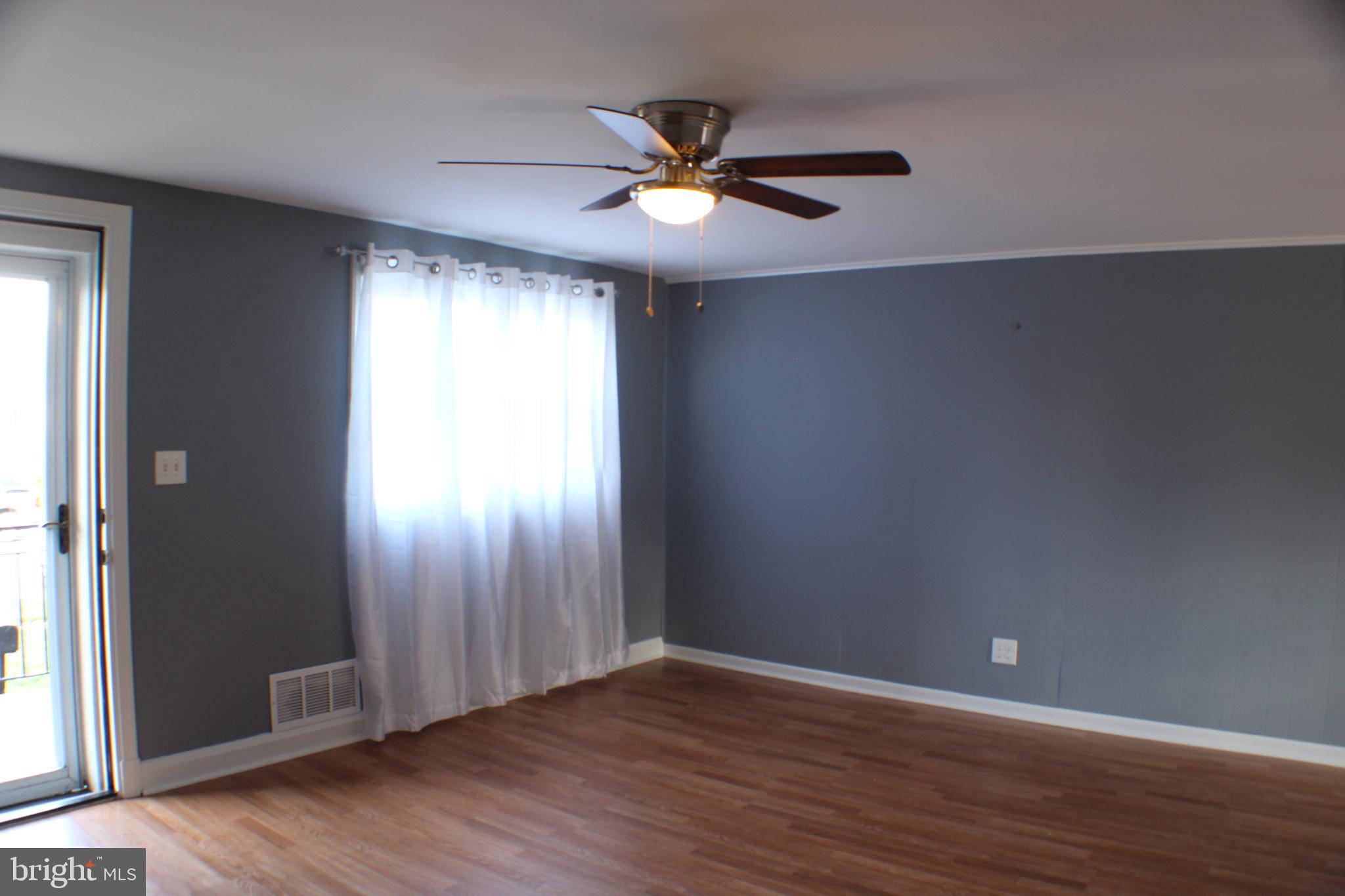 7835 Harold Road Baltimore, MD 21222 - Photo 4 of 30 Living room