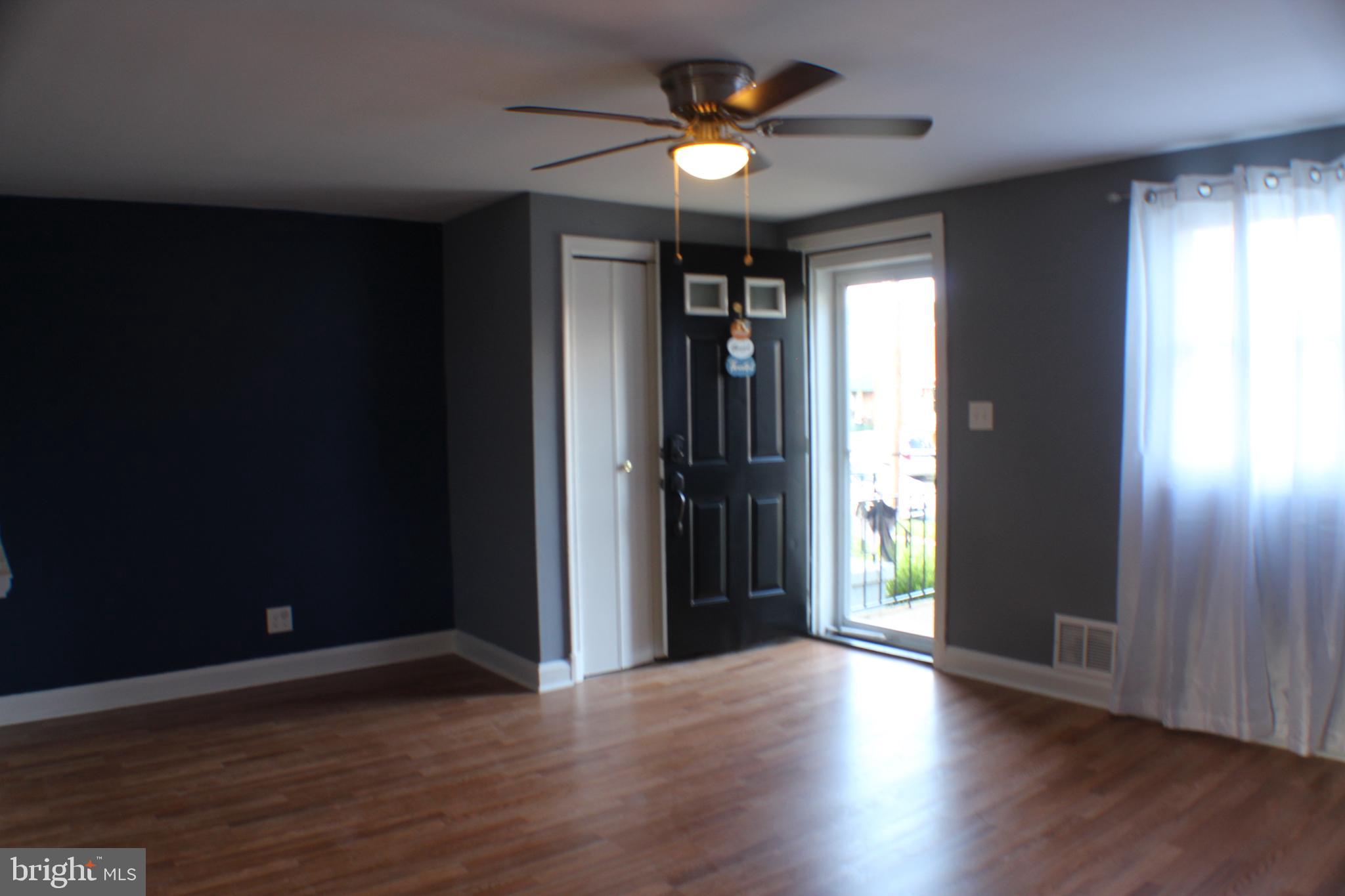 7835 Harold Road Baltimore, MD 21222 - Photo 5 of 30 Living room