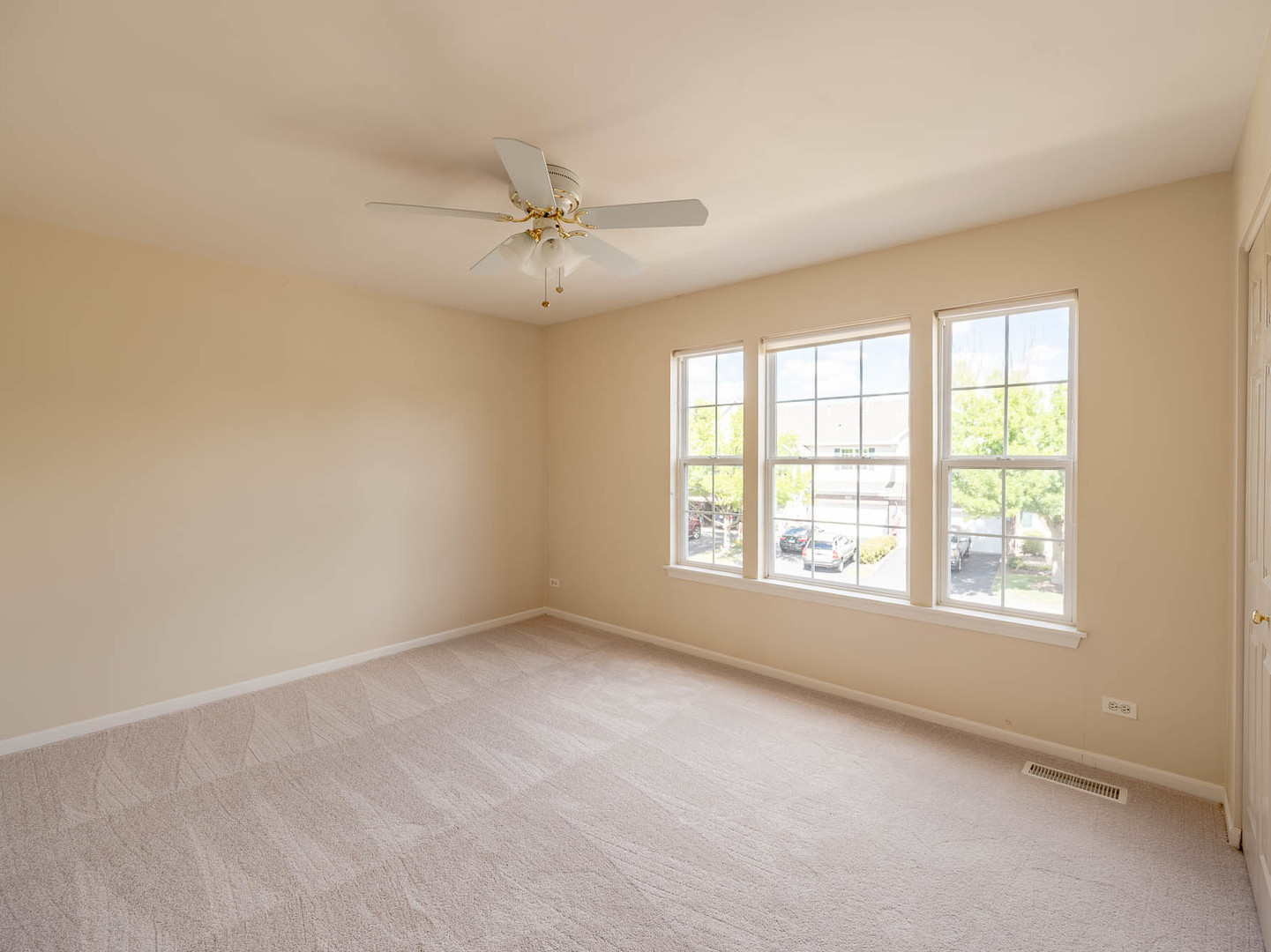 254 Ridge Road North Aurora, IL 60542 - Photo 11 of 14 a view of an empty room with a window