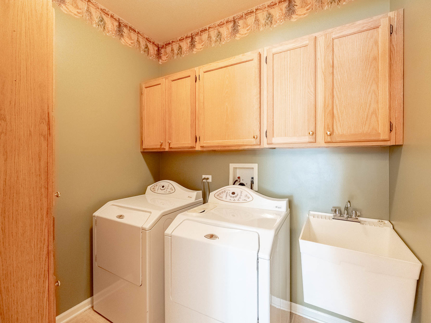 254 Ridge Road North Aurora, IL 60542 - Photo 6 of 14 a utility room with dryer and washer