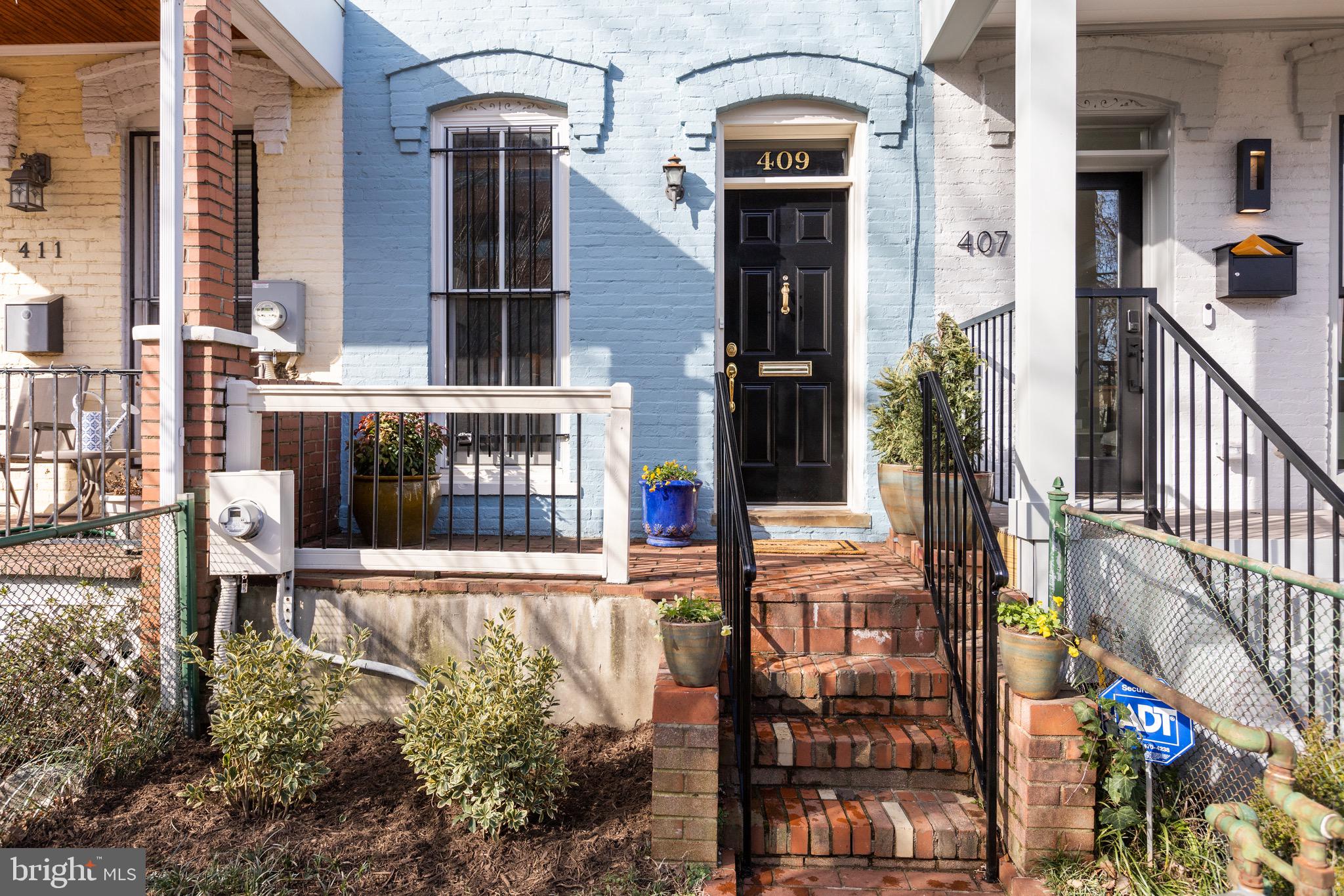 409 12th Street Southeast Washington, DC 20003 - Photo 3 of 20