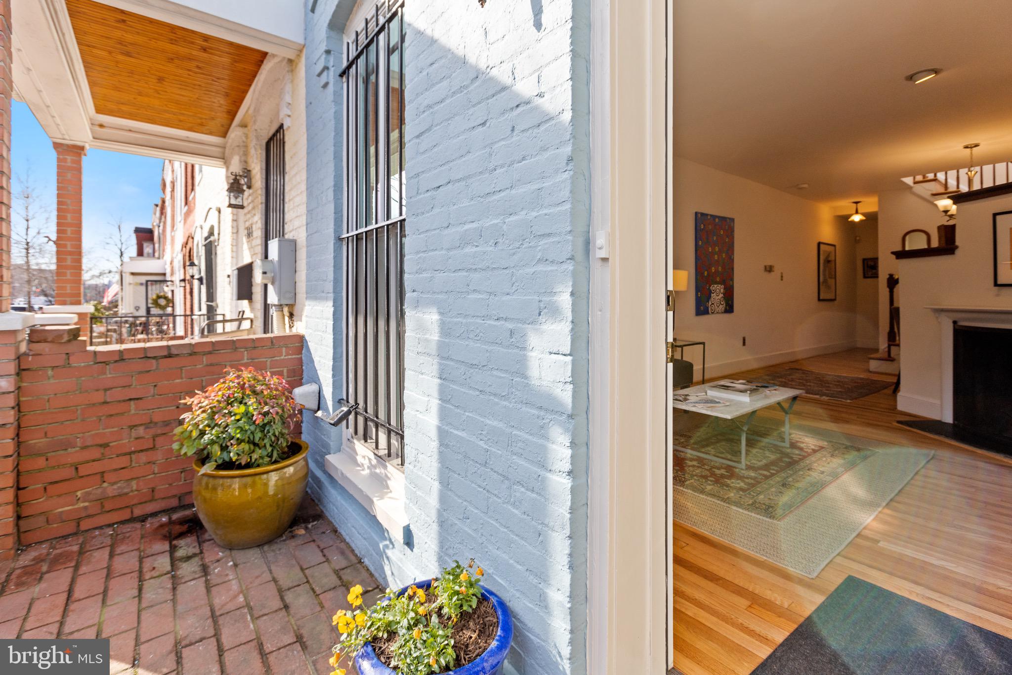 409 12th Street Southeast Washington, DC 20003 - Photo 4 of 20